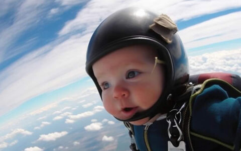 Nu geopend: skydive-school voor peuters en baby's
